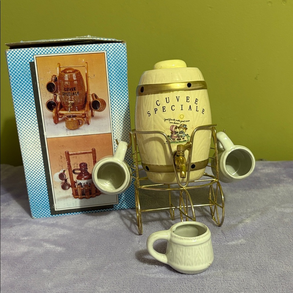 Curvee speciale  Elegant Cream and Gold Beverage Dispenser Set
